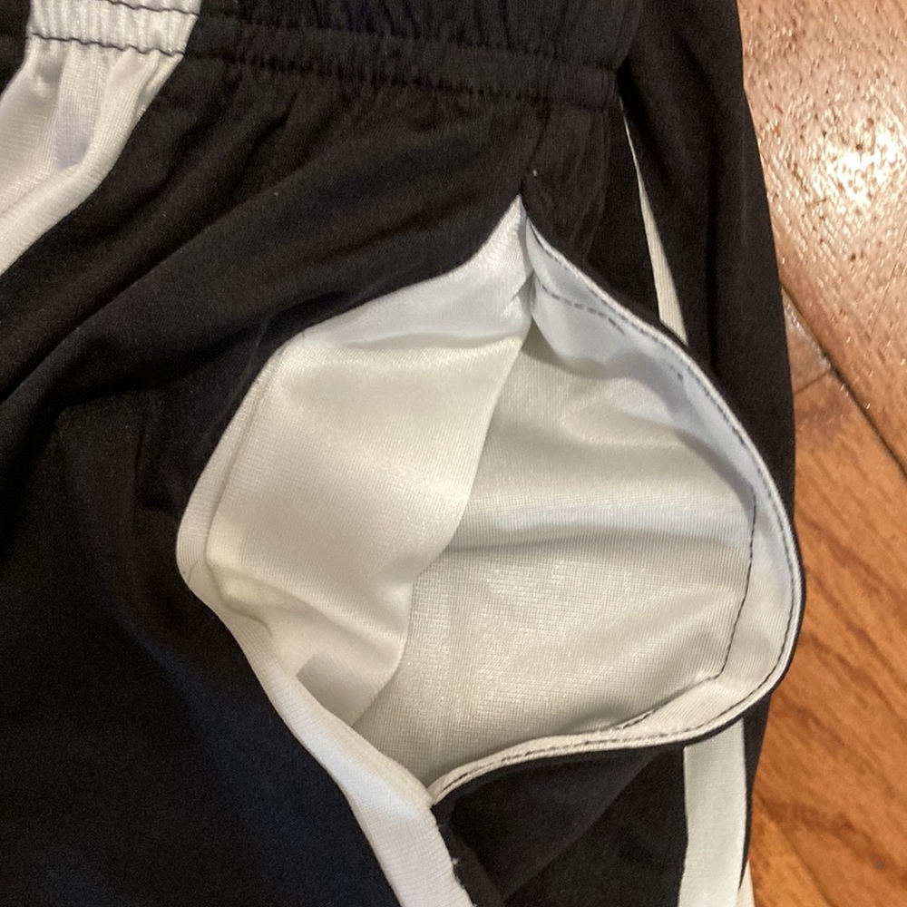Nike boys XL shorts teen size (used) pockets and drawstrings - Picture 10 of 10